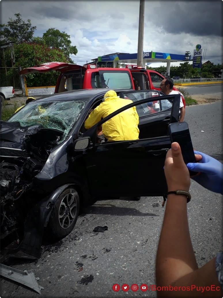 Por llamado del #ECU911 la unidad A3 del Cuerpo de Bomberos Pastaza se dirige a ...