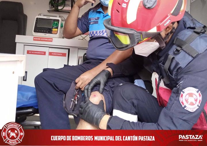 Por llamado del #ECU911, la unidad A4 se dirige a atender una emergencia médic...