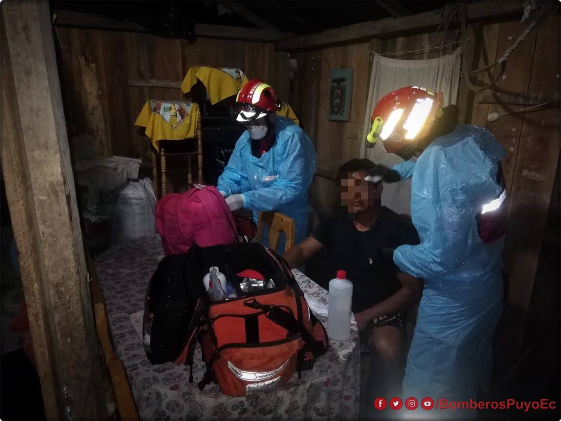 Por llamado del #ECU911 la unidad A5 del Cuerpo de Bomberos Pastaza asiste con t...