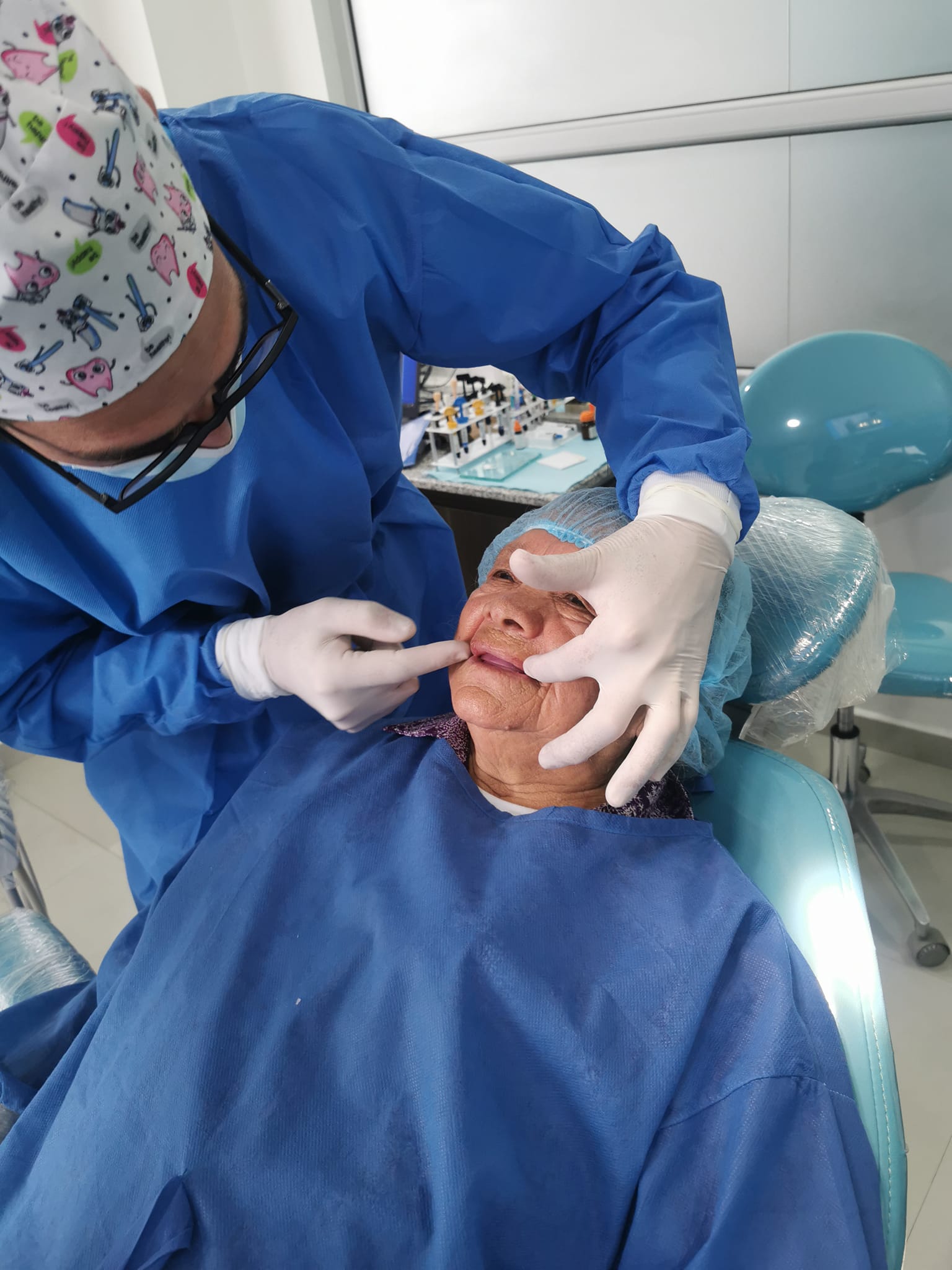 Queremos hacer un reconocimiento y agradecimiento al Dr. Oscar Linares y su seño...