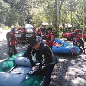 |#RescarteRioPastaza#|
 El equipo de aguas rápidas del Cuerpo de Bomberos de Puy...